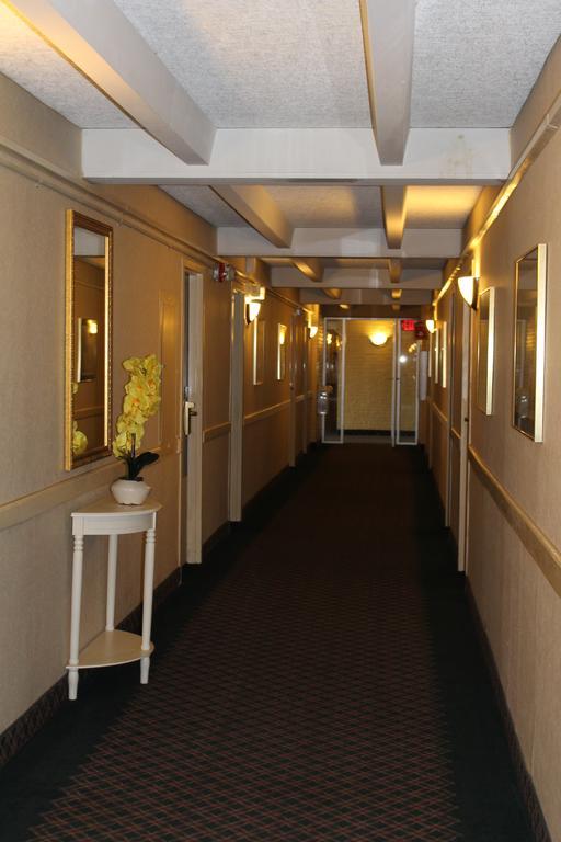 Rodeway Inn & Suites Rockford Exterior photo
